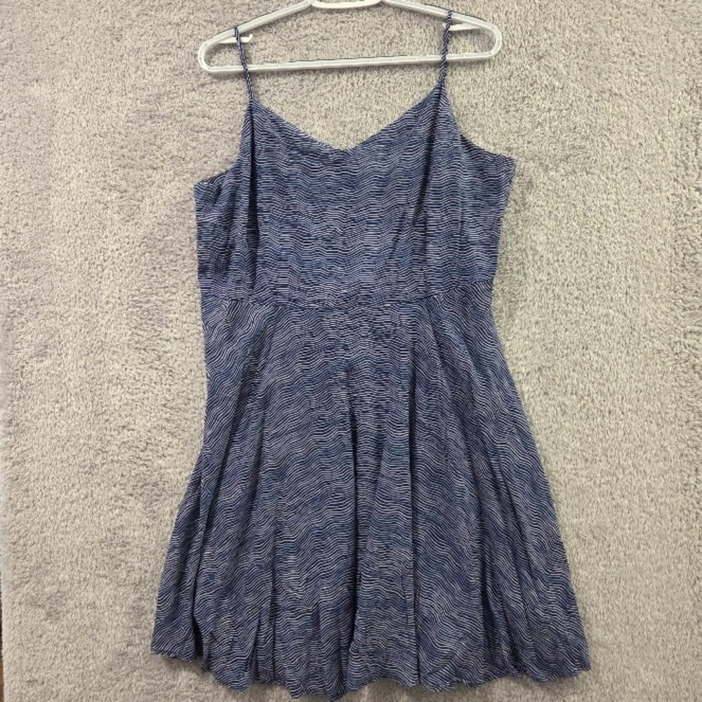 Old Navy Fit Flare Dress Women's XXL‎ Blue White Wavy Ripple Smocked Sun Dress